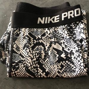 Nike Pro Dri-Fit 3/4 Tights, White snakeskin